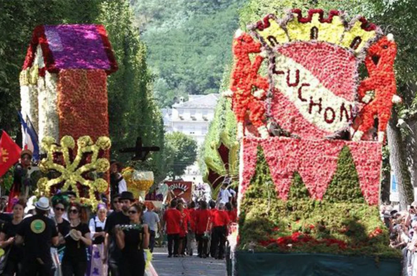 La Fiesta de las Flores — Luchon