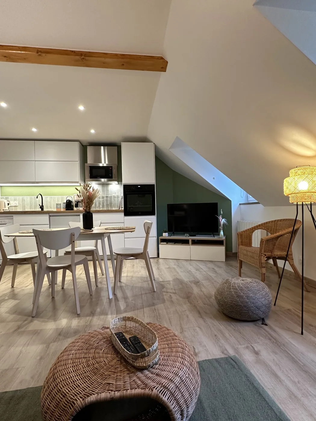 Espace repas lumineux