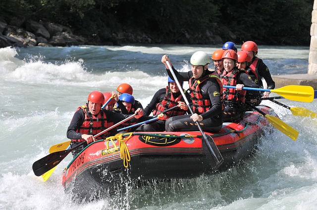 Cette image représente l'une des activités à faire à Luchon : le rafting